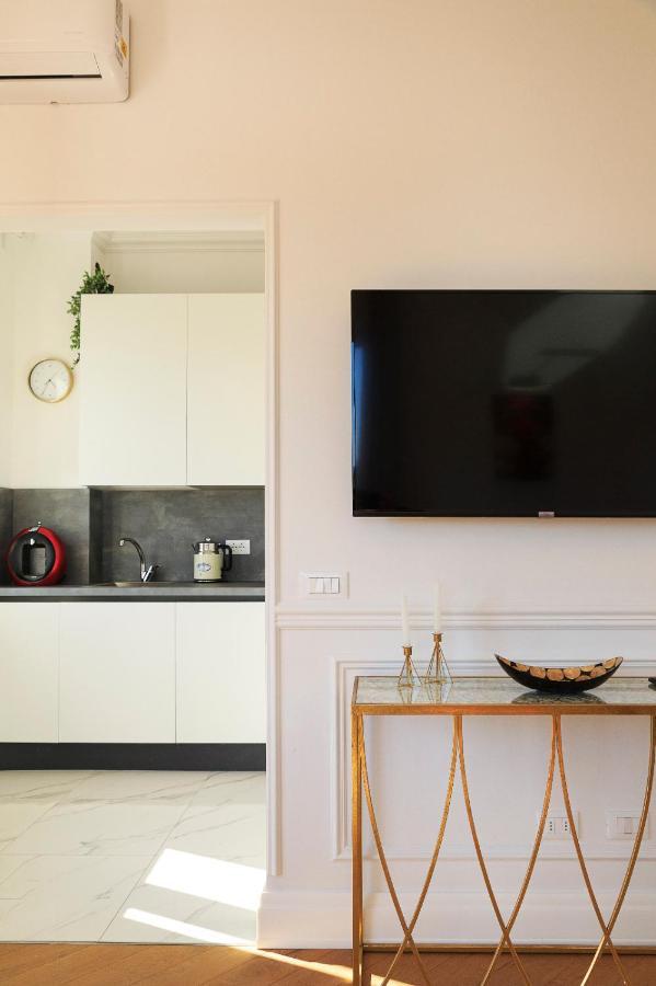 Apartamento Iris Apartman Lesa Kültér fotó