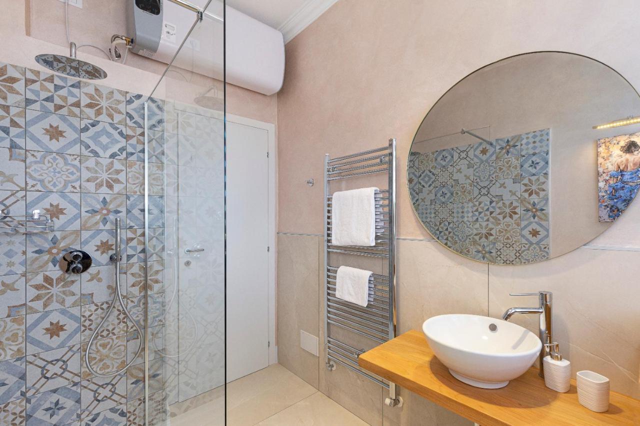 Apartamento Iris Apartman Lesa Kültér fotó